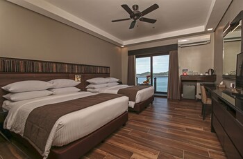Two Seasons Coron Bayside Hotel (توو سیزنس كورون بیسید هتل) Guestroom