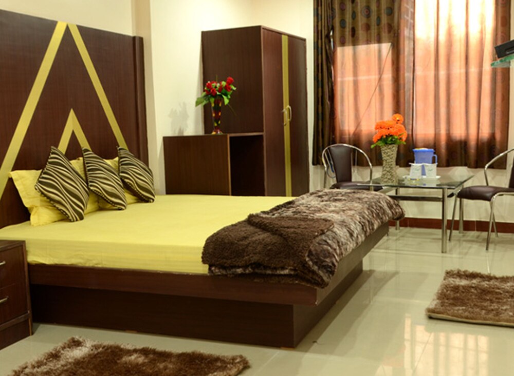 Hotel Crown Guestroom