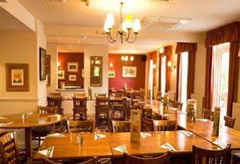 Highwayman Hotel (هایویمان هتل) 