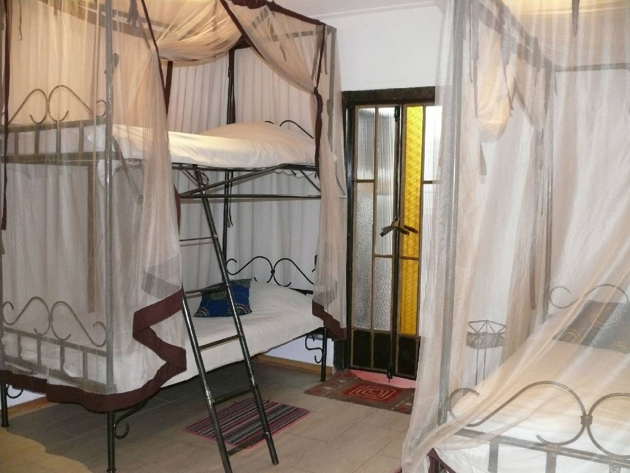 Zig Zag Town Lodge Hostel 