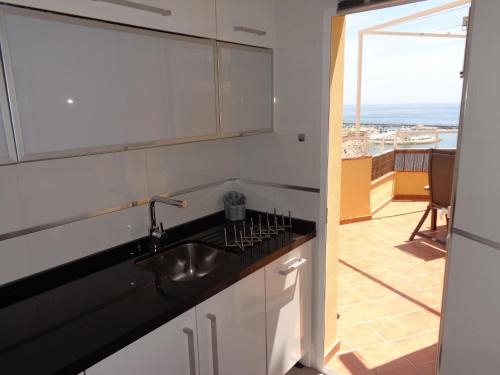 Duplex Puerto Marina Hotel Description
