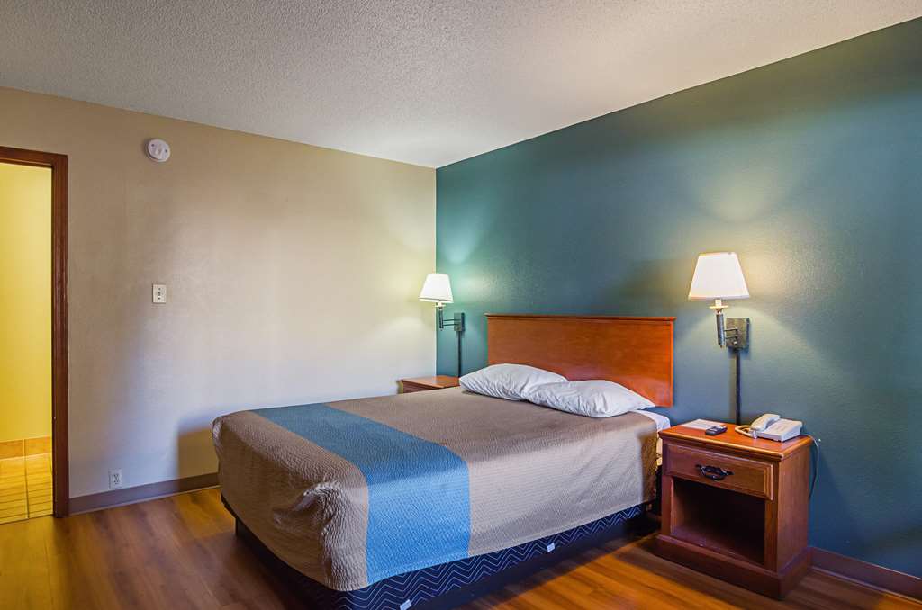 Motel 6 Portland Downtown Convention Center single
