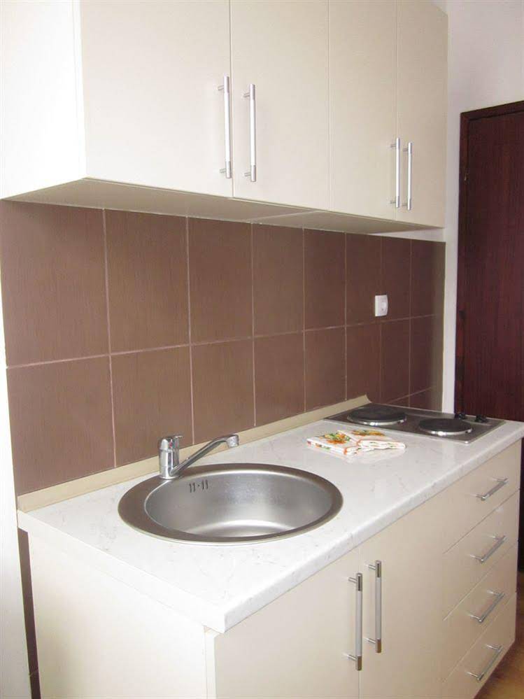 Adriatic Apartments (آدریاتیك آپارتمنتس) 