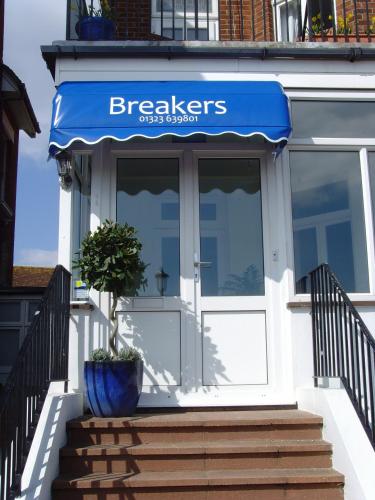 Breakers Bed & Breakfast (بریكرس بد و بریكفاست) 