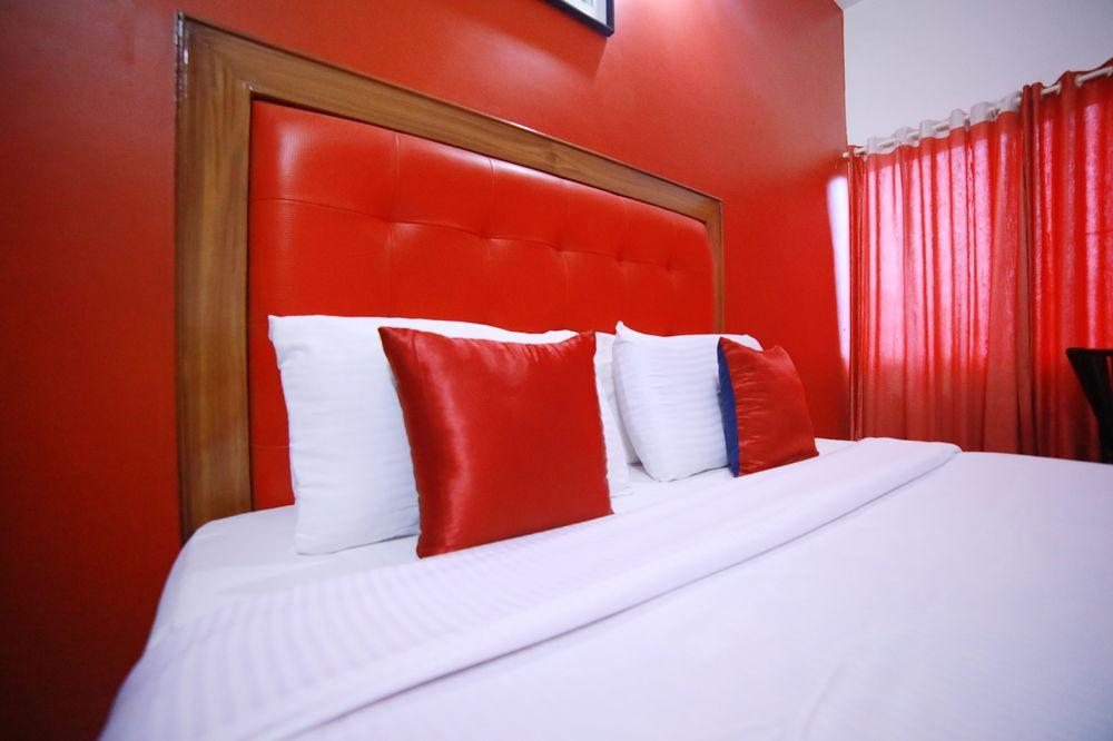 Oyo 8653 Achus Inn 