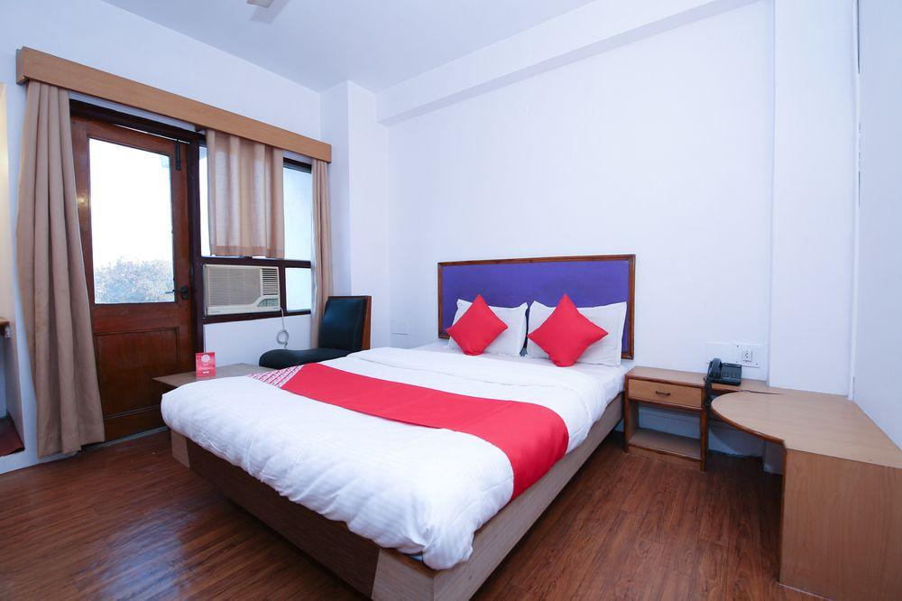 Oyo 10606 Hotel Shriradha Civic Centre 