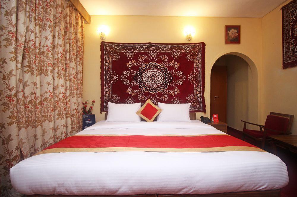 Oyo 9331 Hotel White House 