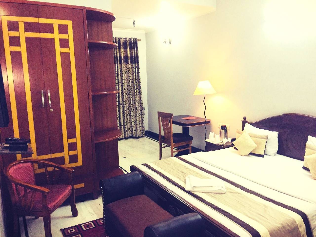 Angel Nri Hotel (آنجل نری هتل) 