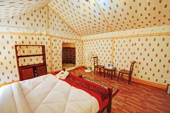 Om Desert Resort Guestroom