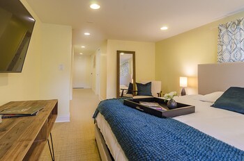 6 Luxurious 6br Seattle Home Guestroom