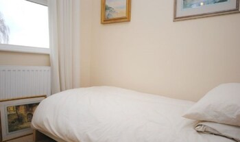 Annies Cottage Emsworth 400255 Guestroom