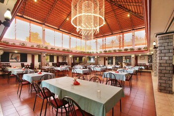 Oyo 10865 Heritage Shelters Resort Restaurant
