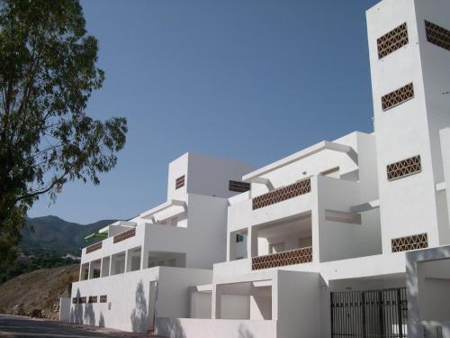 Torrequebrada Golf Gardens Apartment Hotel Description