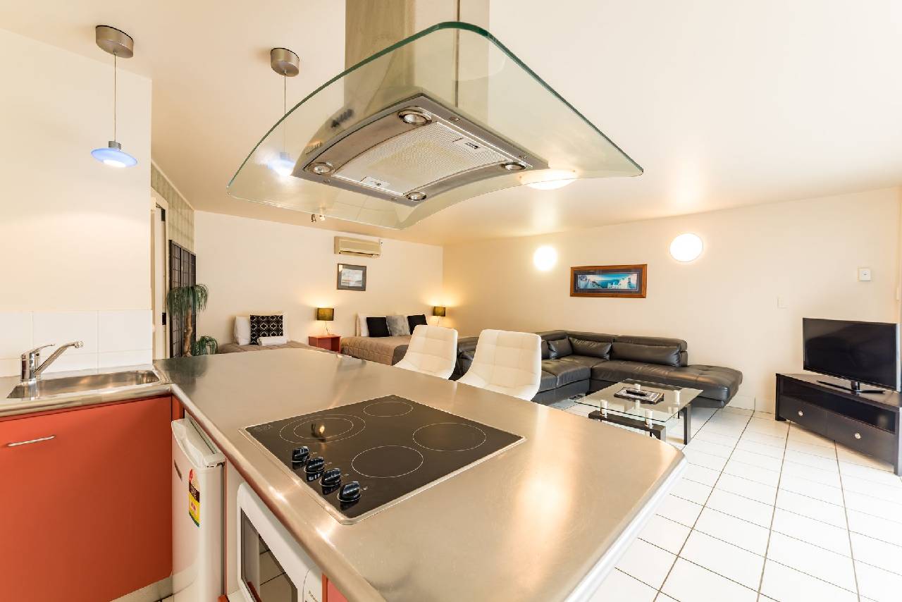 Dolphin Motel 
