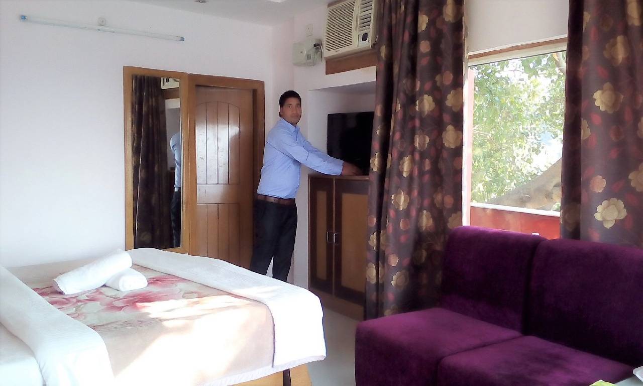 Hotel Ganesha Inn 