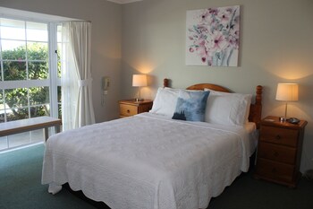 Ash Grove Boutique Motel Guestroom
