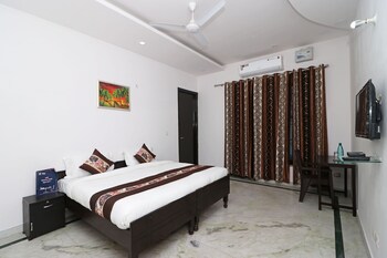 Oyo 11533 Hotel Green View Guestroom