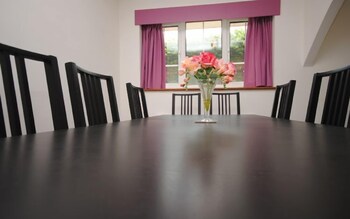 Still Waters Emsworth 205652 In-Room Dining