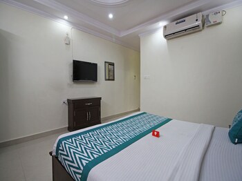 Oyo 4073 Hotel Esskay Guestroom