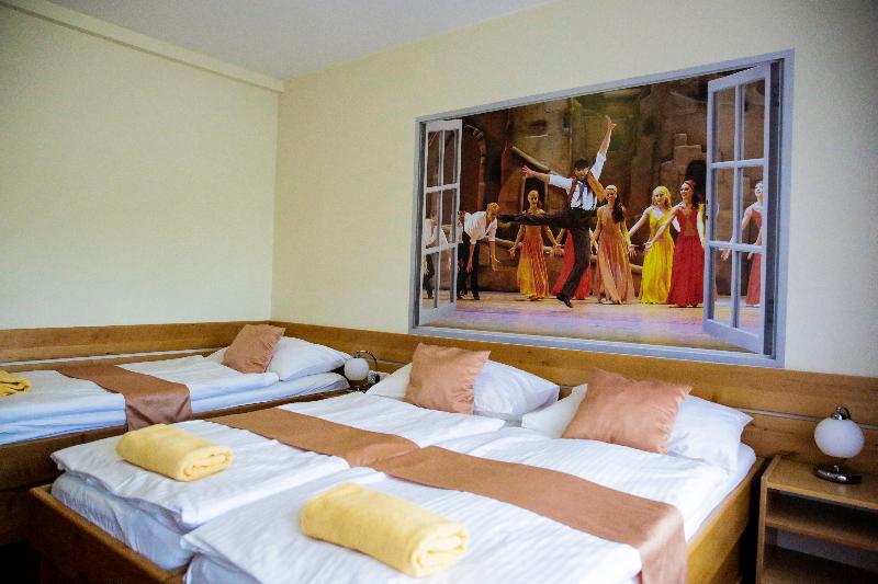 Hotel Tabor (هتل تابور) Room