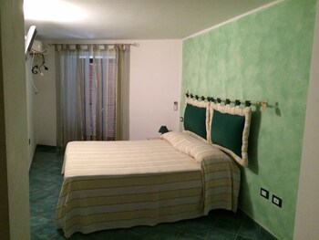Sweet Country House Guestroom