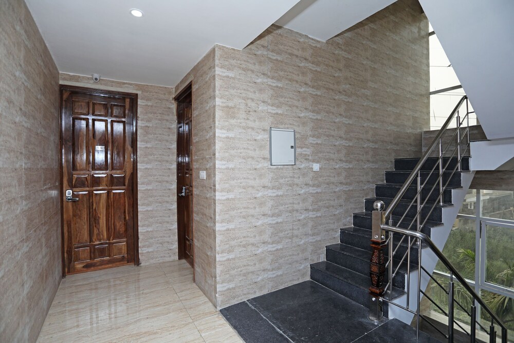 Oyo 10119 Sector 31 Staircase