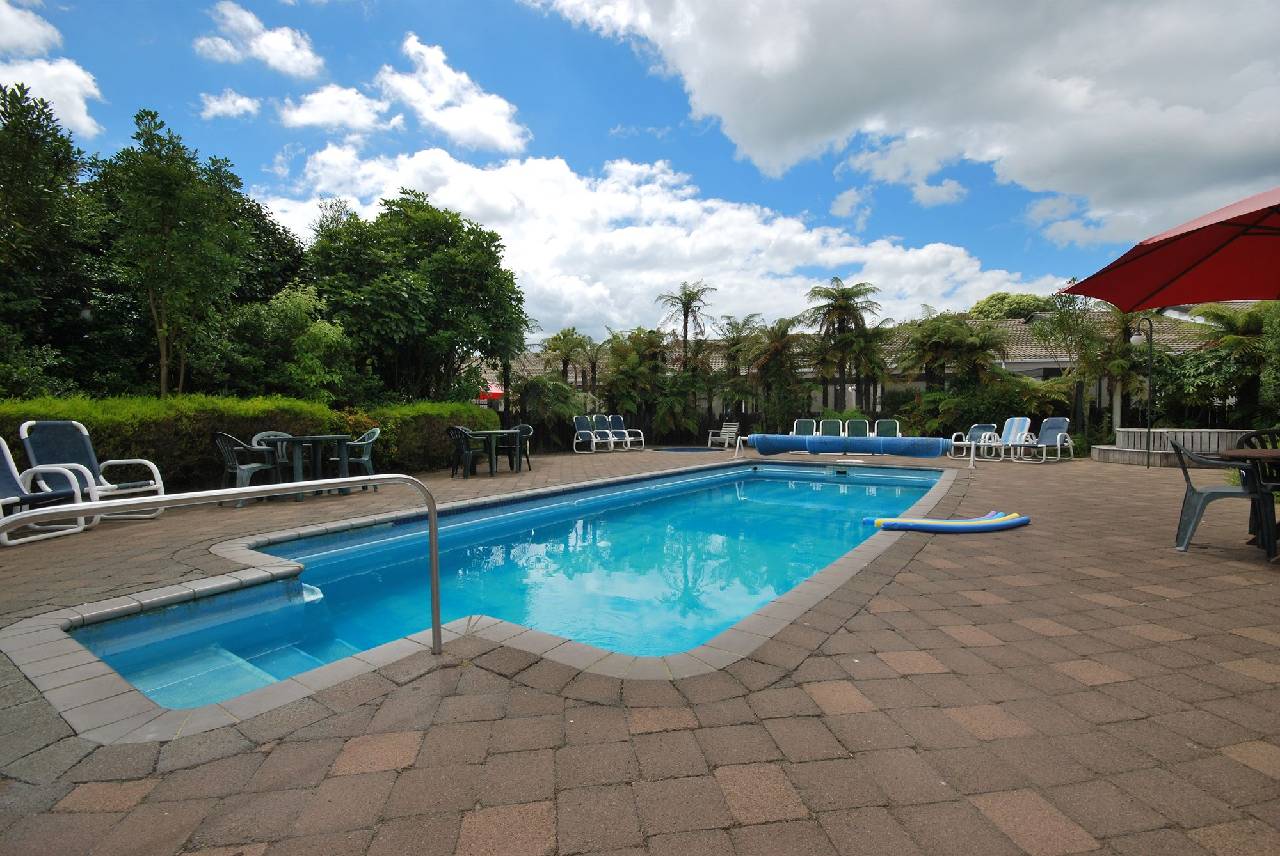 Alpin Motel & Conference Centre (آلپین موتل و كونفرنس سنتر) 