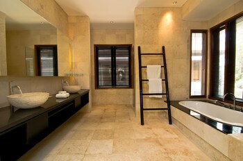 Villa Kaira Bathroom