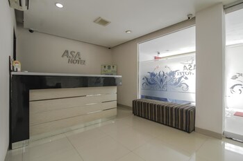 Reddoorz Plus Near Galaxy Bekasi Reception