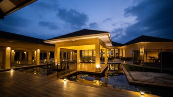 Tropical Retreat Lobby Lounge