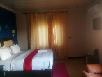 Royal Olympia Lodges And Safaris Guestroom