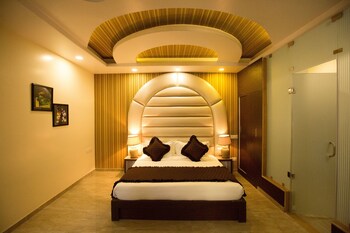 White Mushroom Jaipur V Inn Guestroom