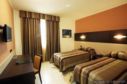 Record Hotel 