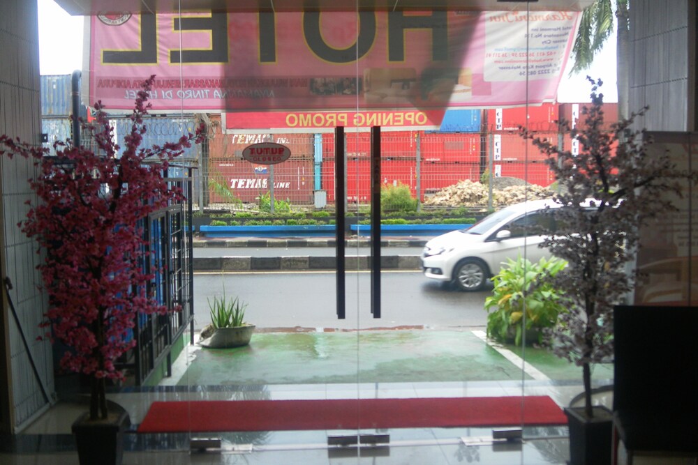 Harmoni Inn Pelabuhan Makassar Street View