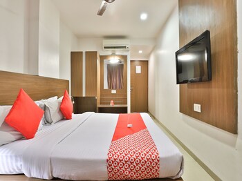 Oyo 9626 Hotel Kalyan Guestroom