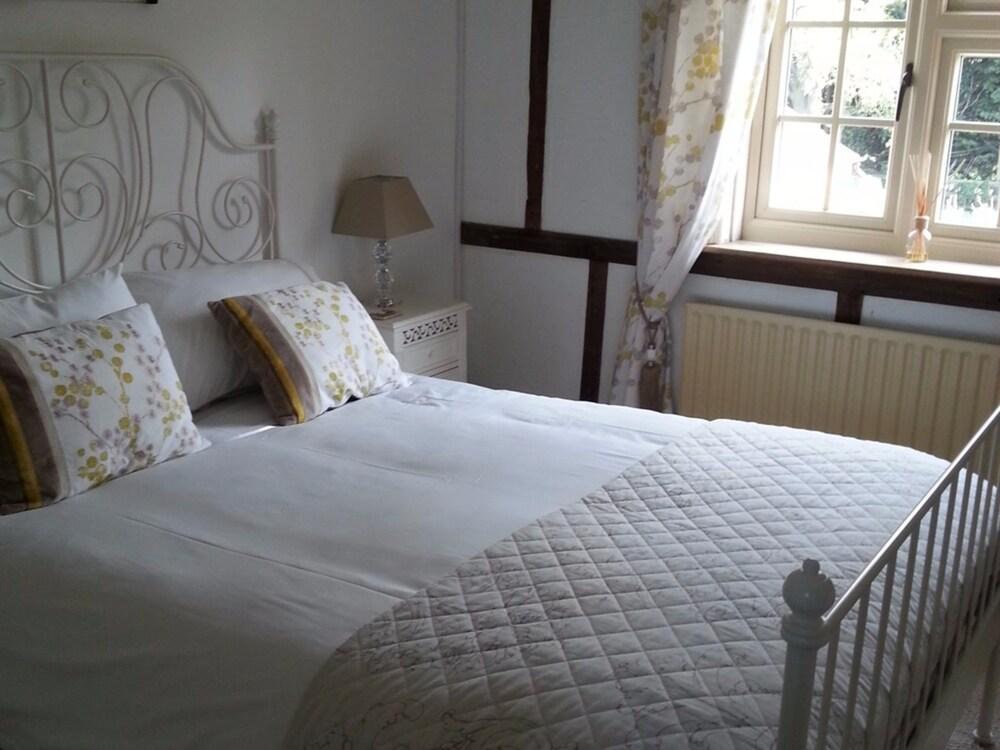 Woodleys Farm House 