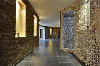 Luxury In The Forest 