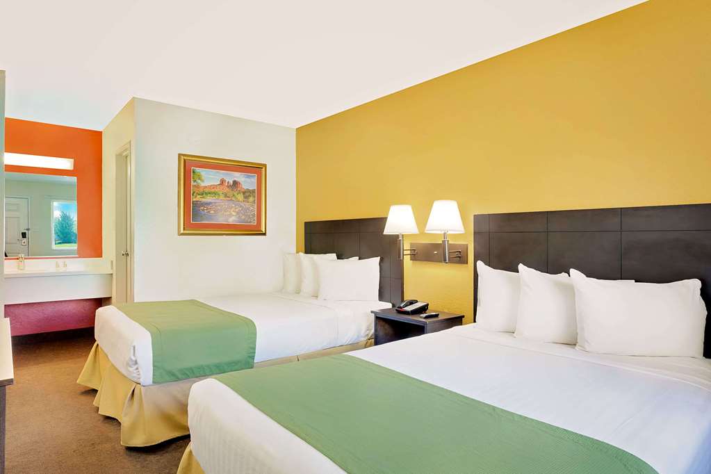 Howard Johnson By Wyndham Las Vegas Near The Strip Guest room