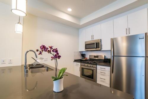 Downtown Condo With Free Parking 