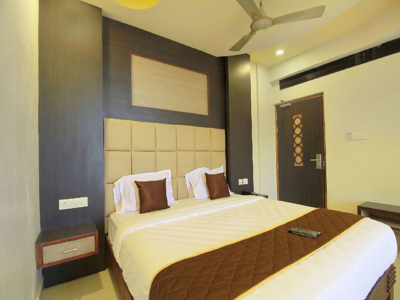 Oyo 11489 Pkn Classic Regency 