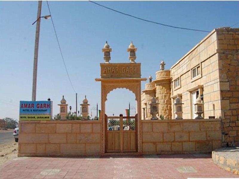Amar Garh Hotel 