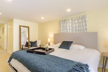 6 Luxurious 6br Seattle Home Guestroom
