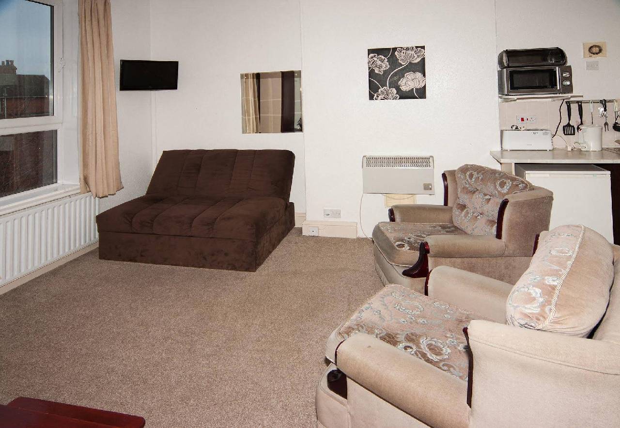 Lyndene Holiday Apartments (لیندن هالیدی آپارتمنتس) 