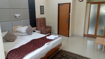 Bentley Hotel Churchgate Guestroom