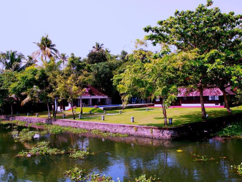 Shanthitheeram Lakeside Heritage Resort 