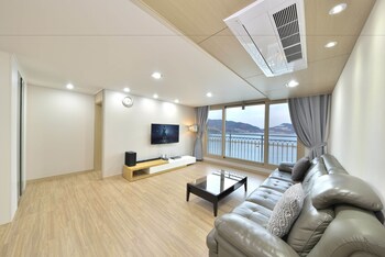 Geoje Jisefo Family Residence Living Area