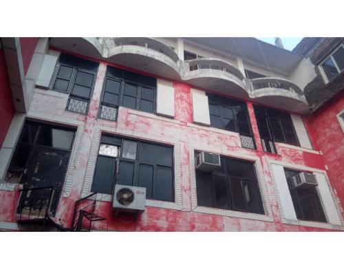 Cozy Stay Near Parmarth Niketan 