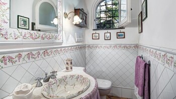 Villa Romano Bathroom