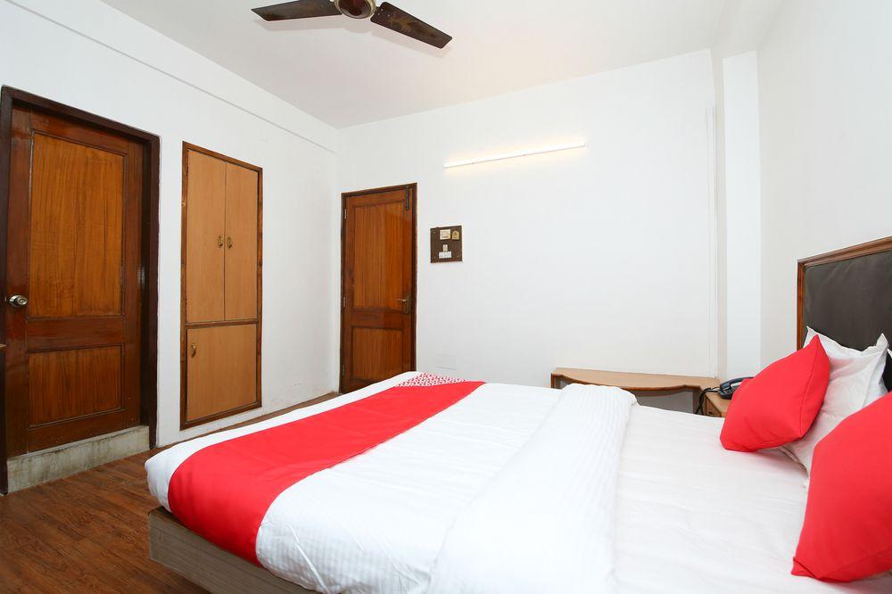 Oyo 10606 Hotel Shriradha Civic Centre 
