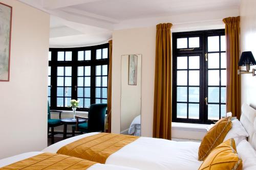 Royal Hotel (رویال هتل) 